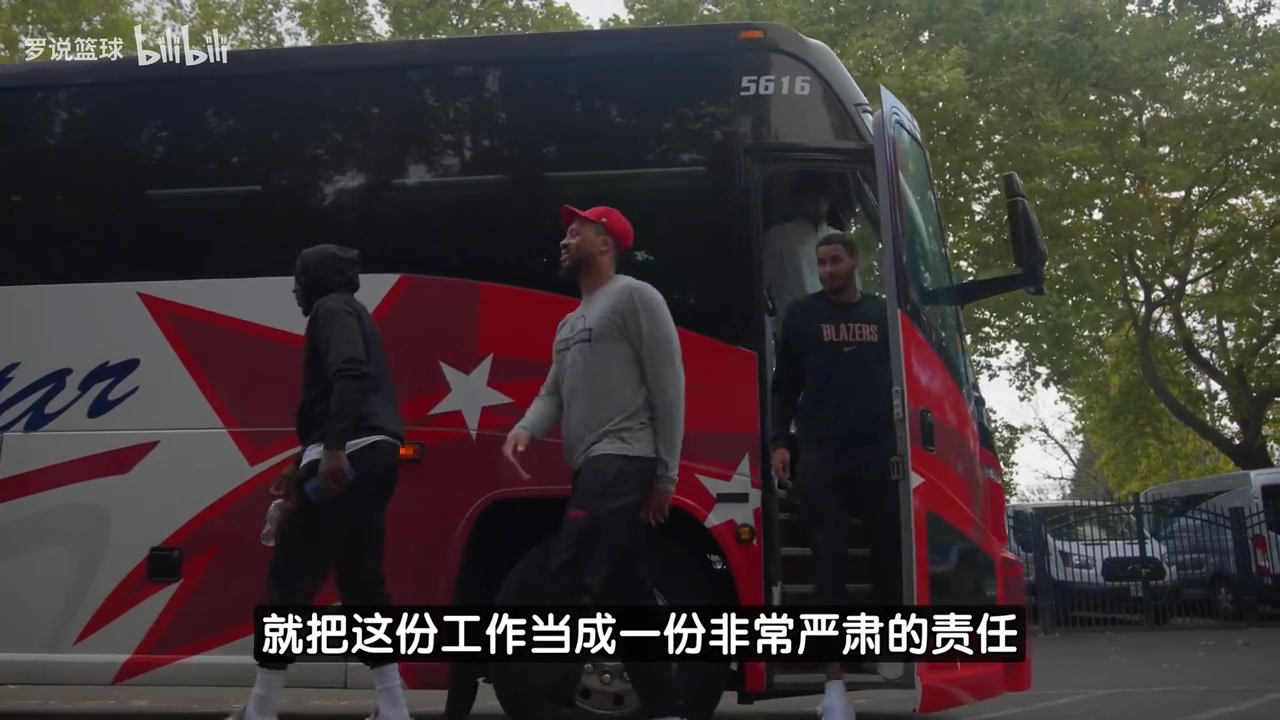 比卢普斯杨瀚森身高会让孩子感到震撼互动语言障碍不成问题