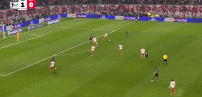 第50分钟，于帕梅卡诺抢断+传球，格纳布里单刀破门，拜仁1-1