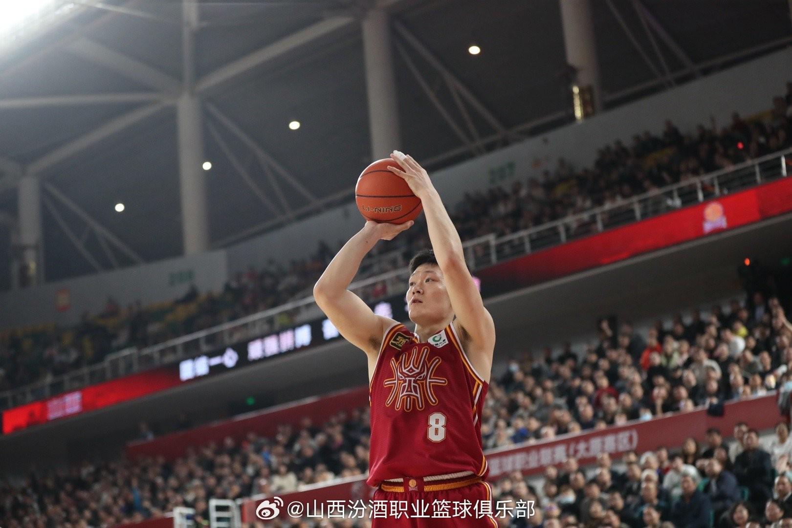 官方：张宁左大腿内后部肌组织损伤并肌腱部分撕裂，预计伤停6-8周